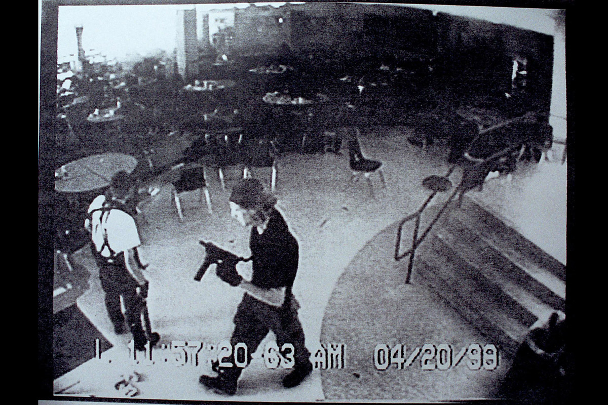 columbine crime scene photos of shooters