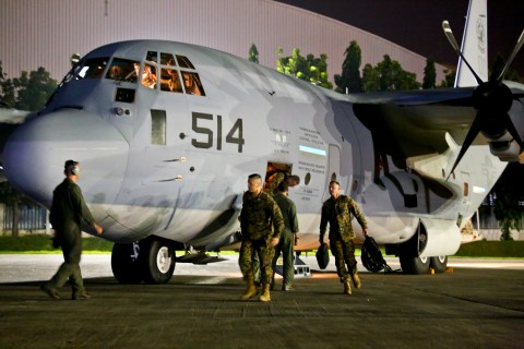 Marines arrive in the Philippines